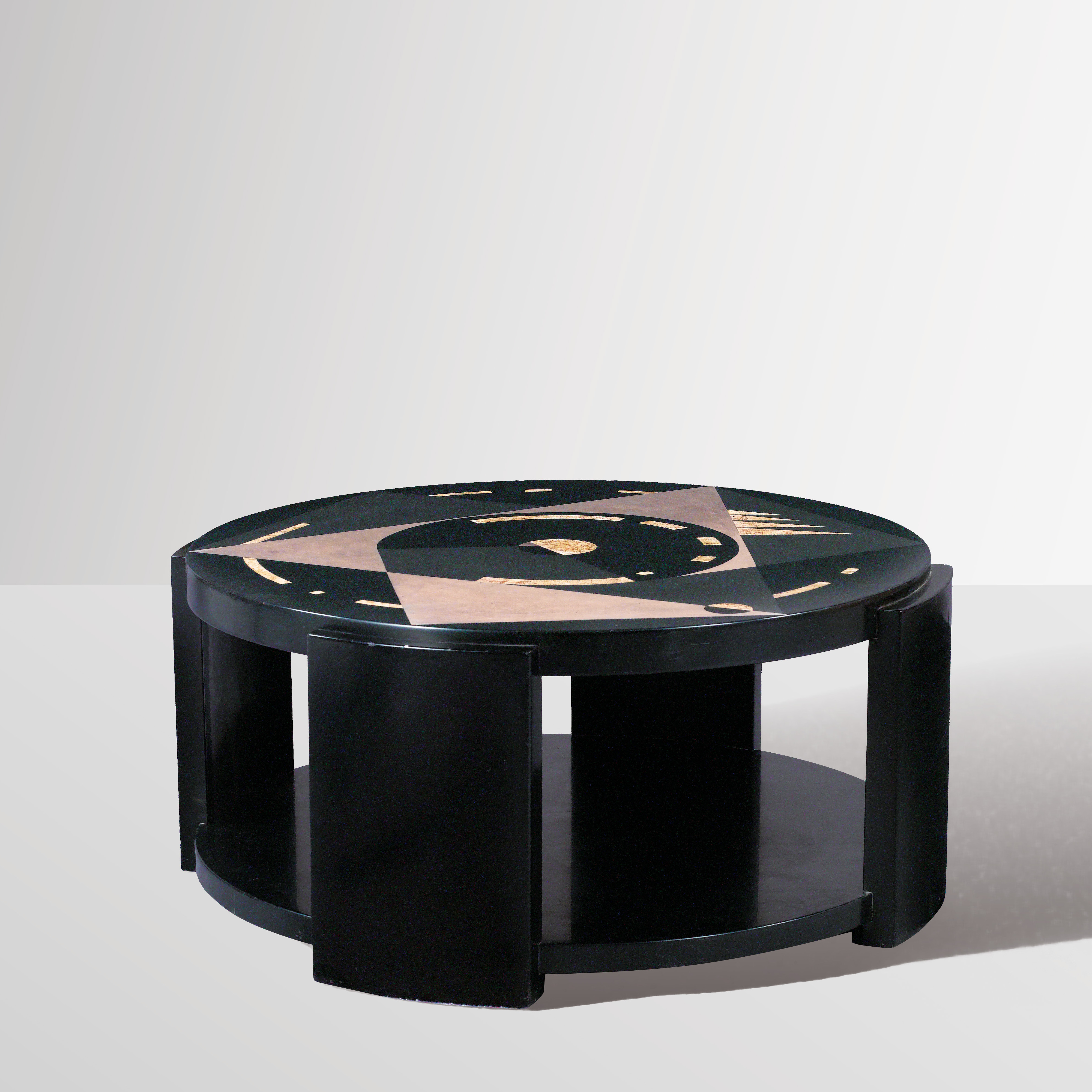 Table circulaire à double plateau.